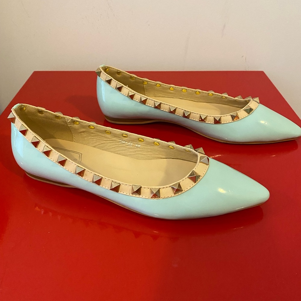 Cute Rockstud Flats. - Picture 5 of 7